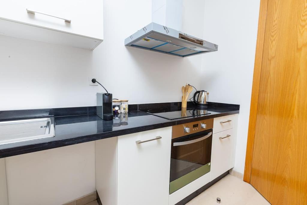 דירות Hajja Modern 2Br Retreat In Marina Sale Luxury Living מראה חיצוני תמונה