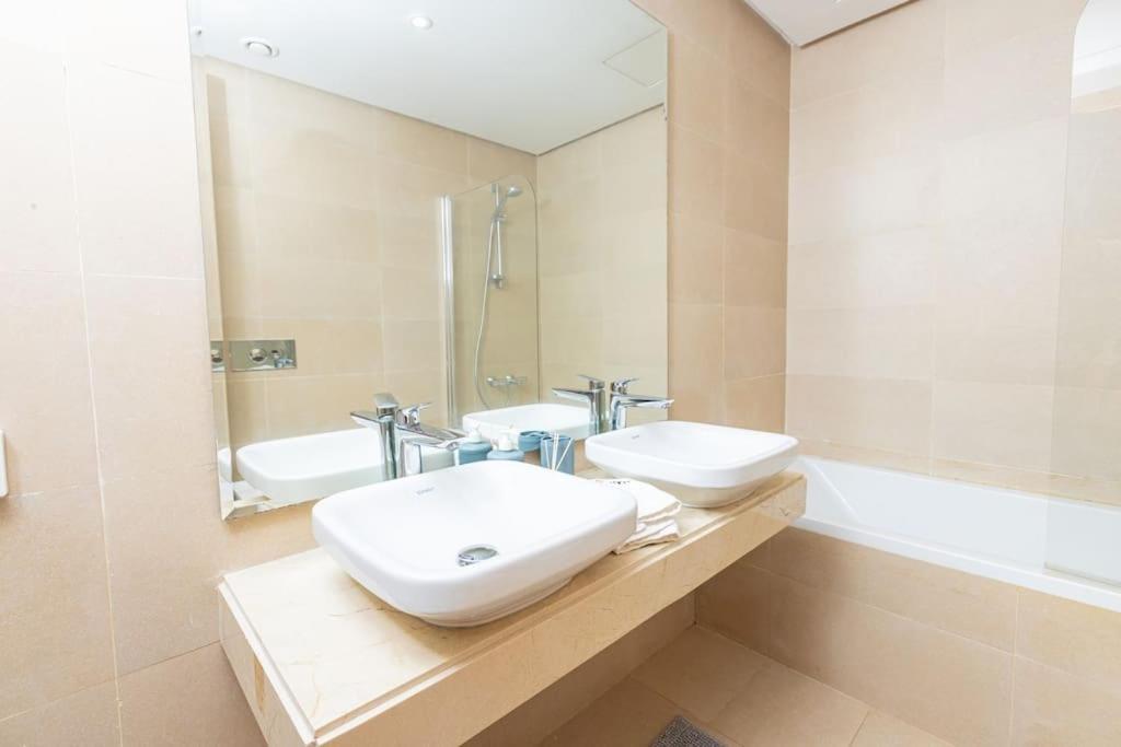 דירות Hajja Modern 2Br Retreat In Marina Sale Luxury Living מראה חיצוני תמונה